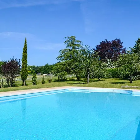 Holiday home Gorgeous In With Kitchen Gindou