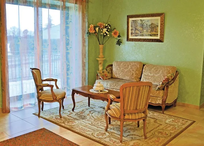 Amazing In Feriehus Gindou